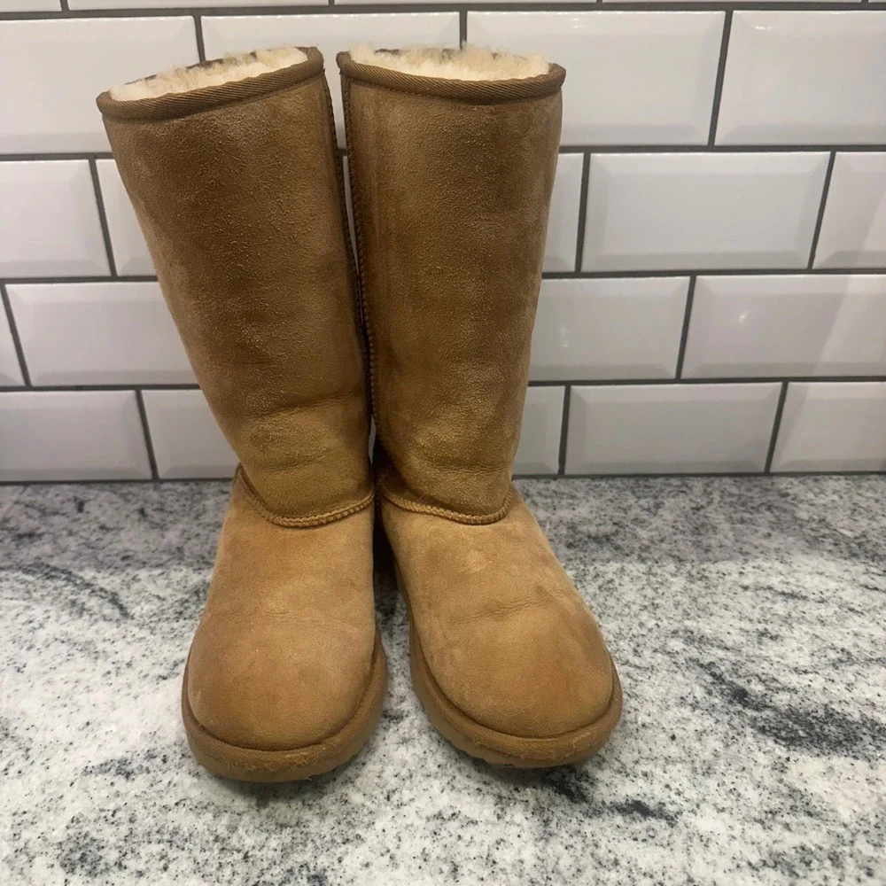 UGG Kids 4 Classic Tall II Boots Chestnut Suede Shearling 1017713K Winter Cozy